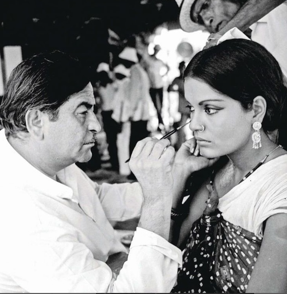 Zeenat Aman shares a nostalgic memory on Instagram.