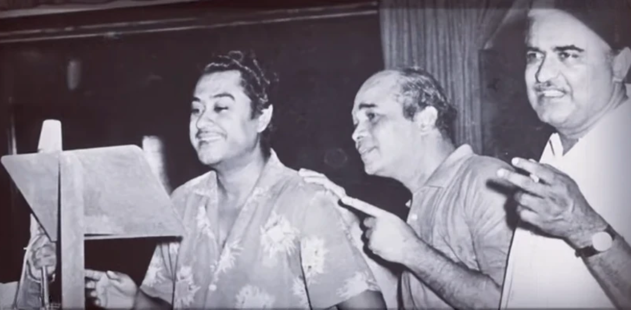 Kishore Kumar lying down while recording Inteha Ho Gayi Intezar Ki song
